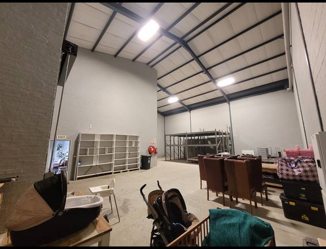 302M² WAREHOUSE TO LET IN STIKLAND INDUSTRIAL